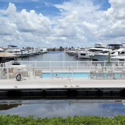 40 ft slip with live aboard option