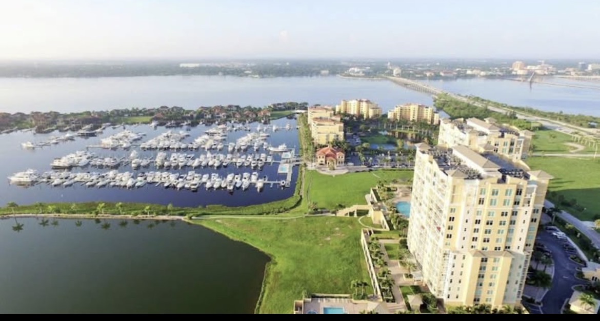 40 ft slip with live aboard option