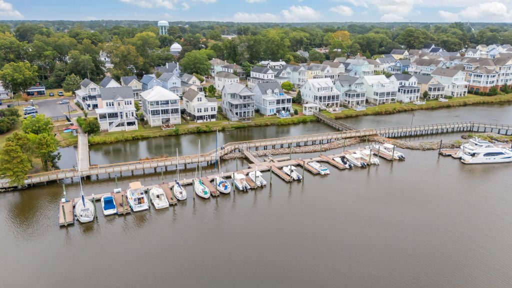 30’ Floating Marina Slip – Moss Landing Marina, Downtown Washington NC