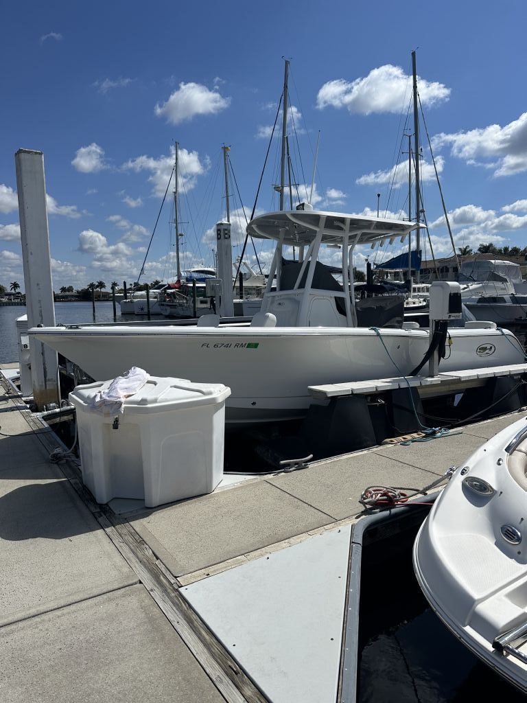 30’ Dock with HydroHoist Lift – Port of the Islands Marina, Naples