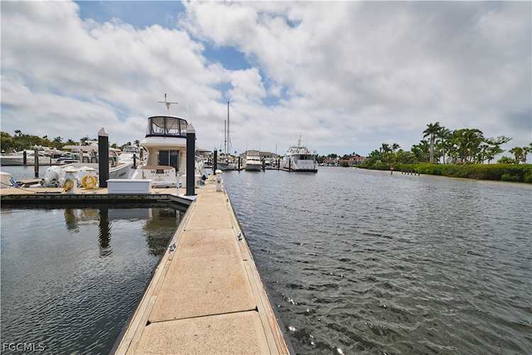 100’ Premier T-Slip (F13 & F14) – Gulf Harbour Marina, Fort Myers
