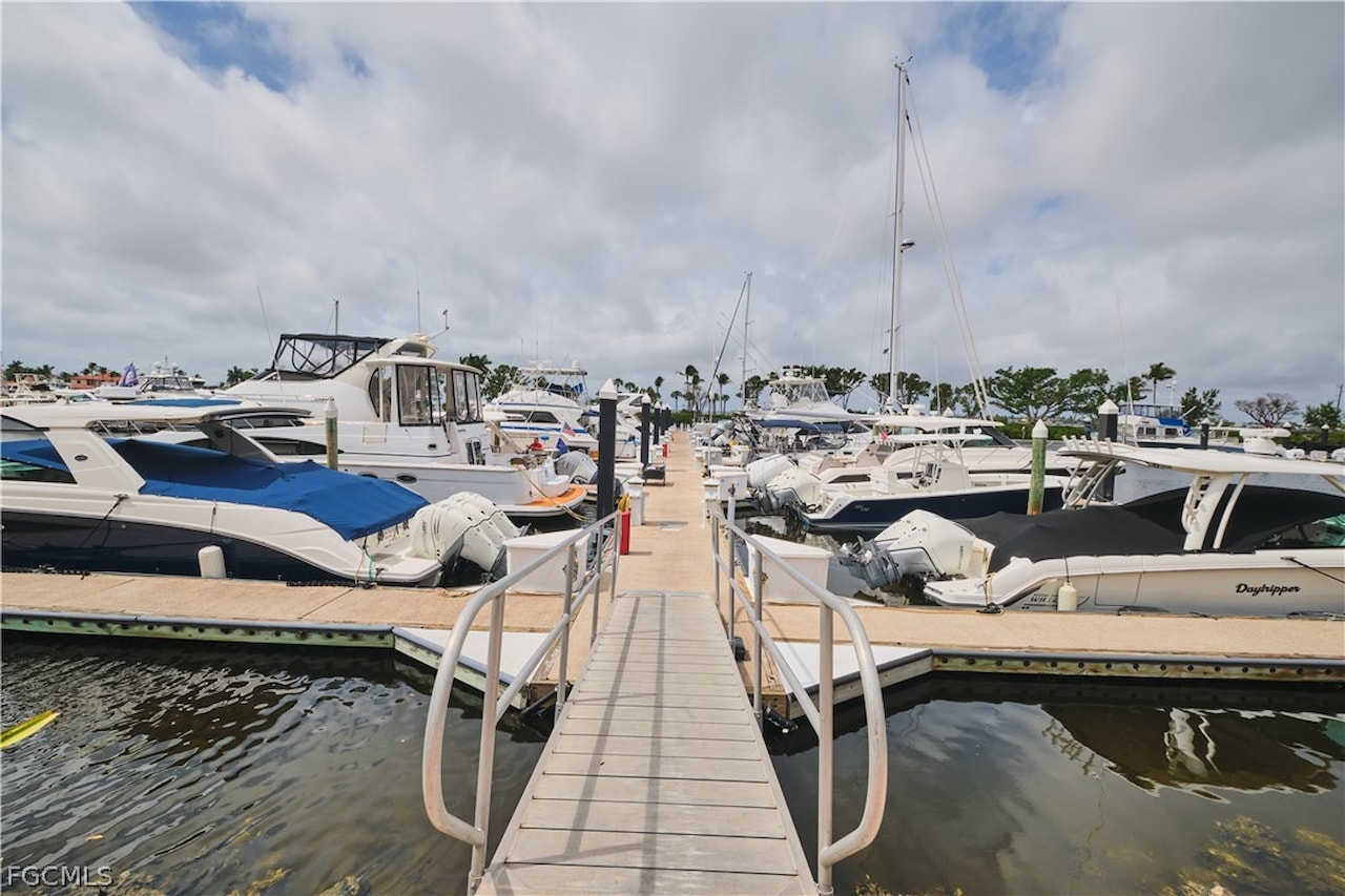 100’ Premier T-Slip (F13 & F14) – Gulf Harbour Marina, Fort Myers