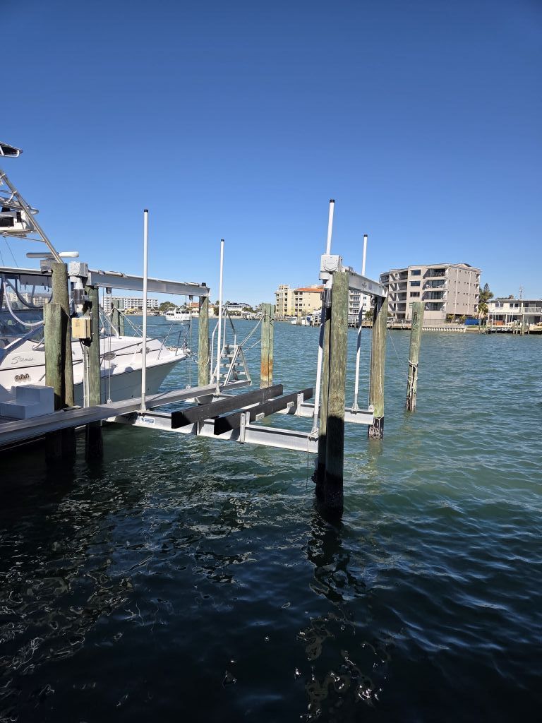 45’ Deepwater Slip with 20,000 lb Lift – Island Yacht Club, Clearwater Beach