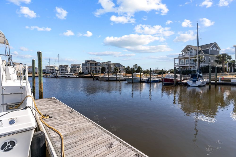 40′ Wet Slip at St. James Marina | End Slip on C Dock | Southport, NC