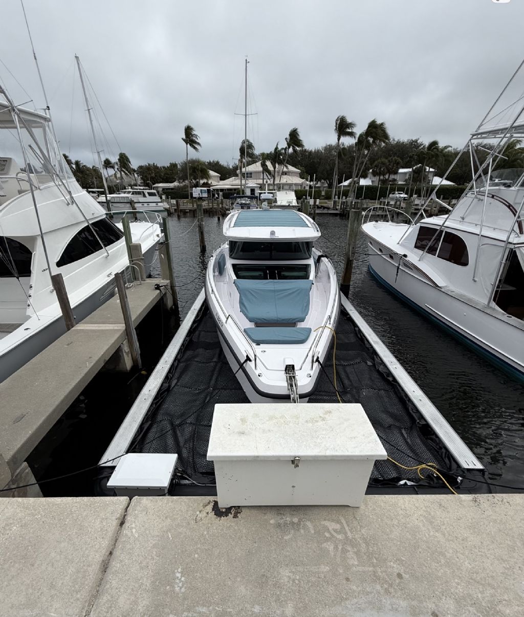 Premium 60′ Wet Slip at Cypress Island Marina | No Fixed Bridges | Palm Beach Gardens, FL