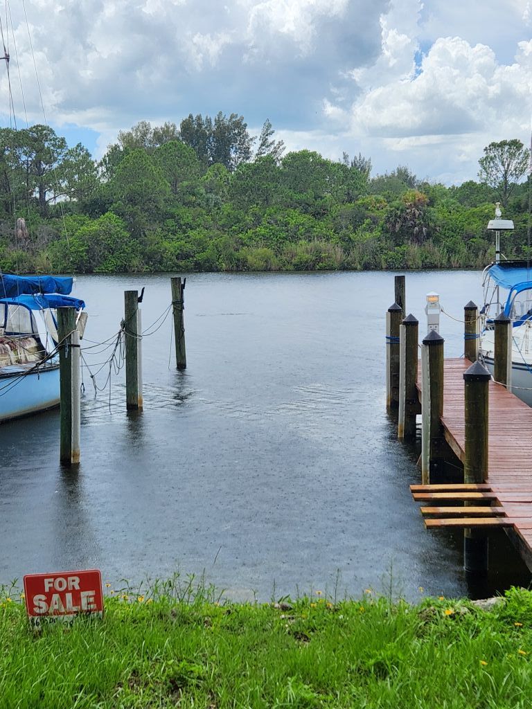 Premium 50′ Wet Slip at River Forest Marina | Freshwater Hurricane Haven | Stuart, FL