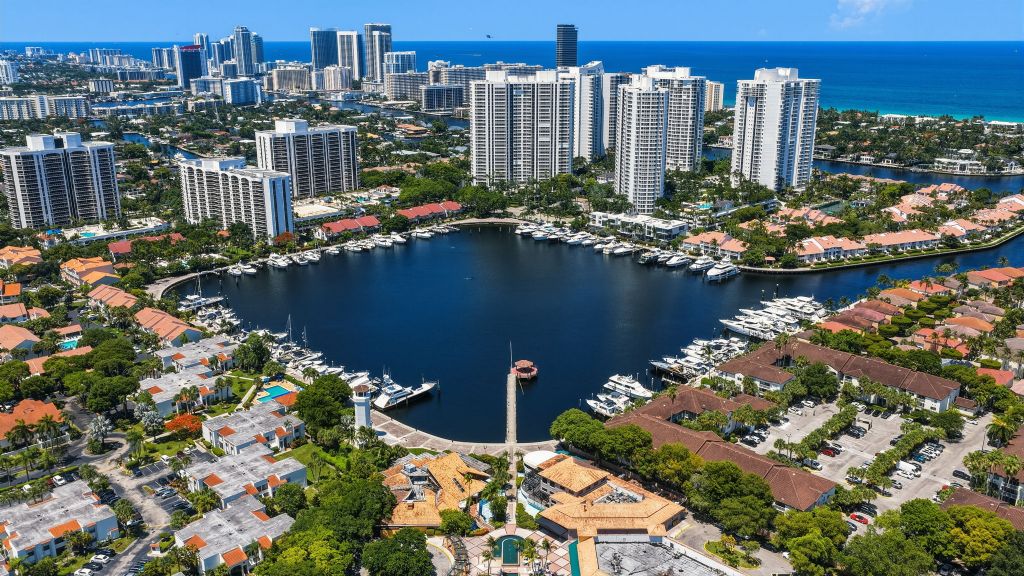 55’ Deep-Water Marina Dock for Sale – Waterways Marina, Aventura